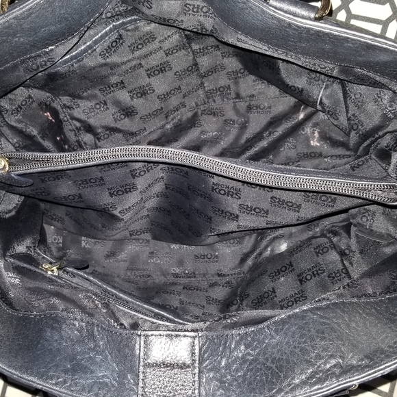 Michael Kors purse - Picture 3 of 7